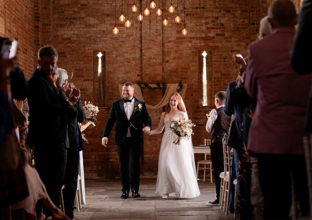 BRIDE AND GROOM WEDDING COTSWOLDS PHOTOGRAPHY